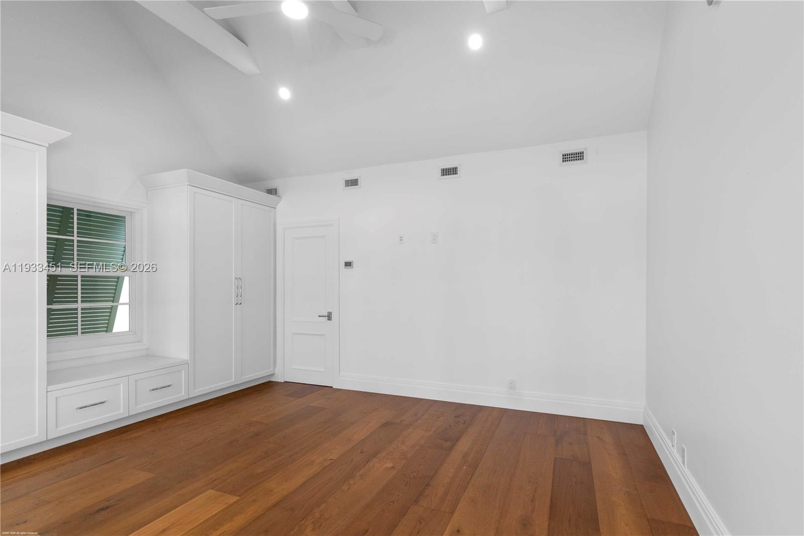 43 N Beach Rd Jupiter Island, FL 33455