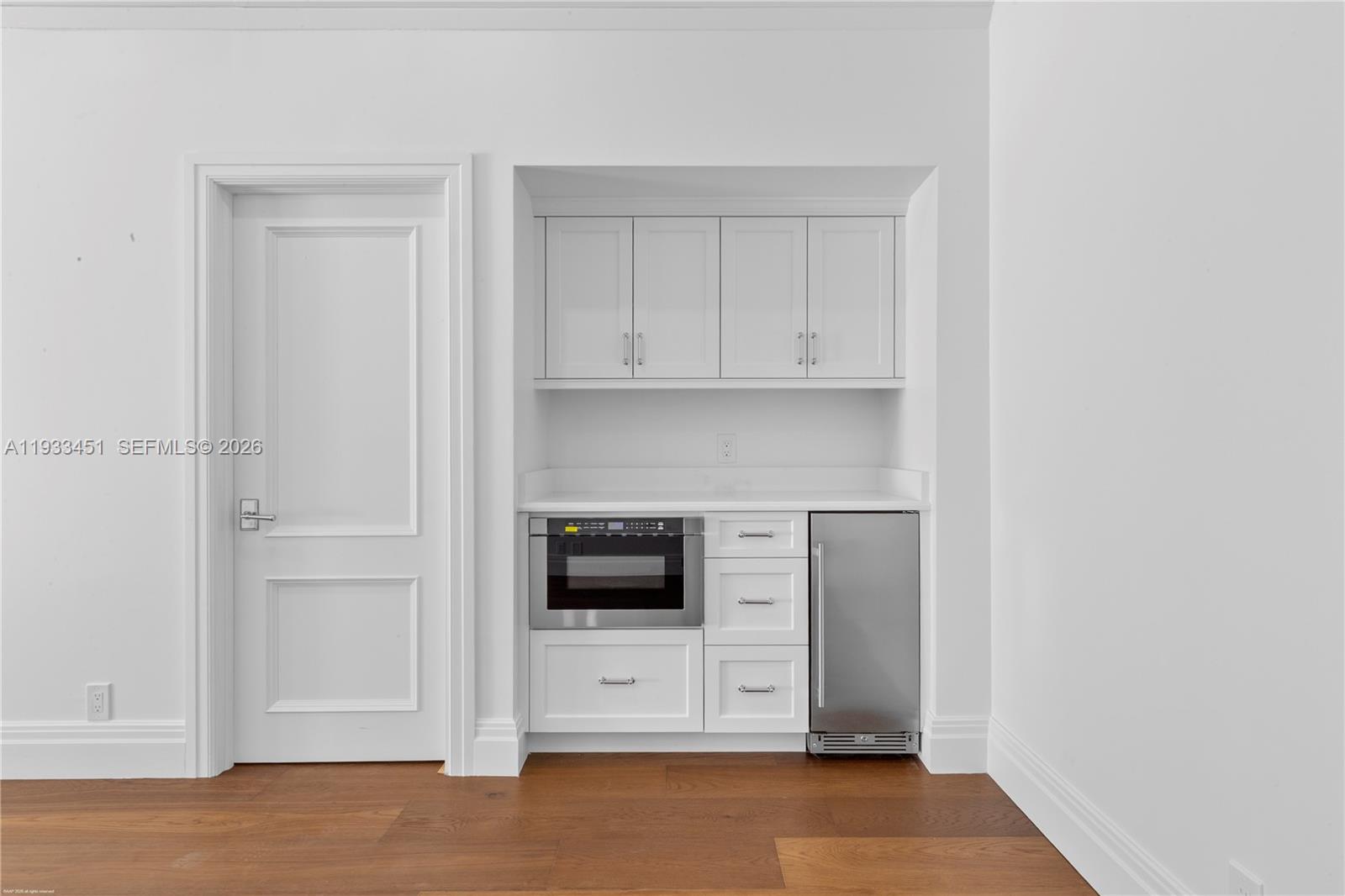 43 N Beach Rd Jupiter Island, FL 33455