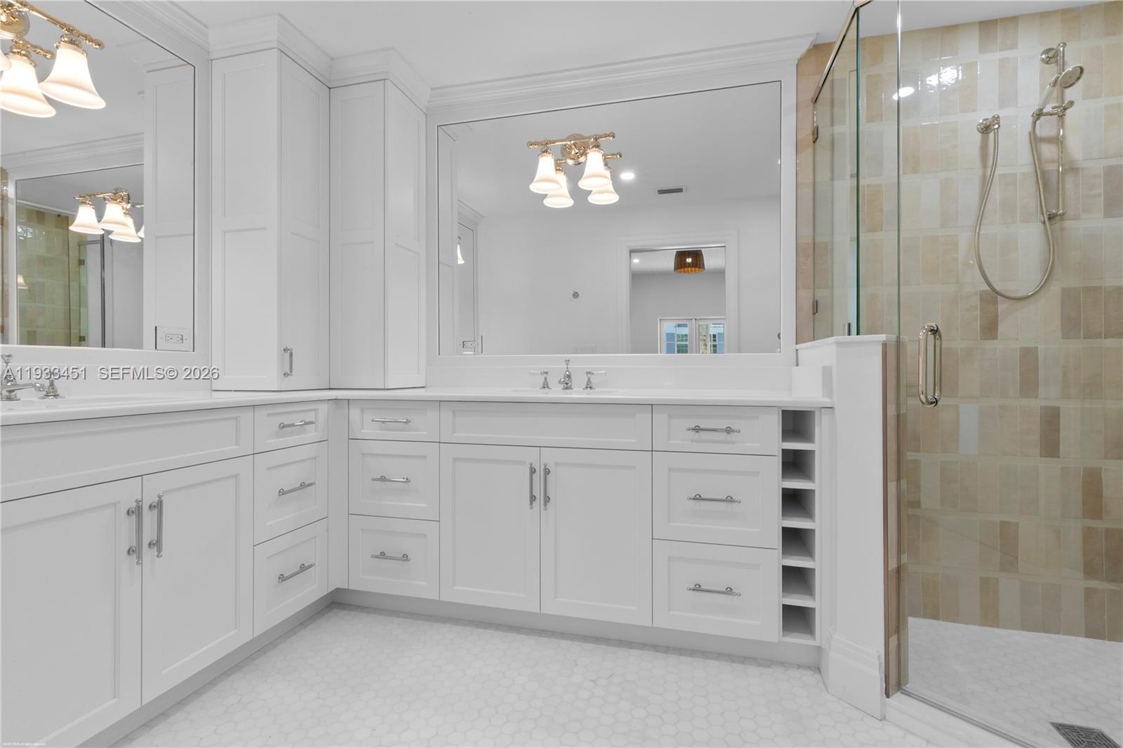 43 N Beach Rd Jupiter Island, FL 33455