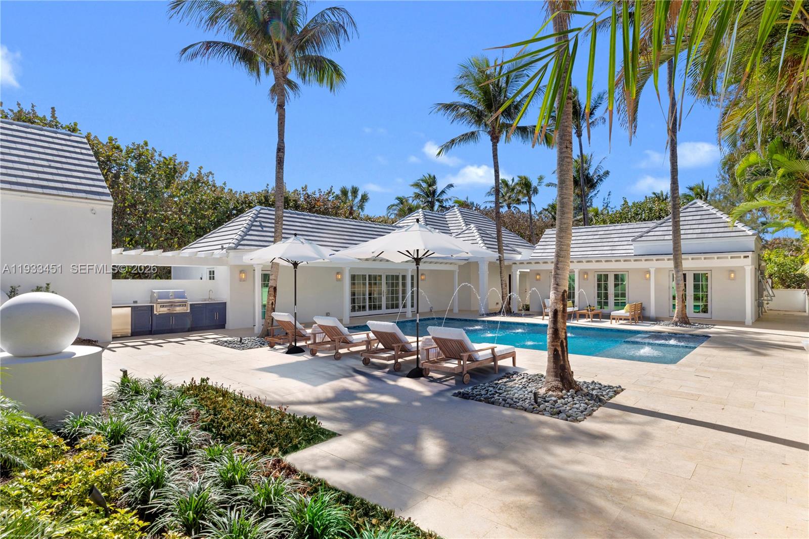 43 N Beach Rd Jupiter Island, FL 33455