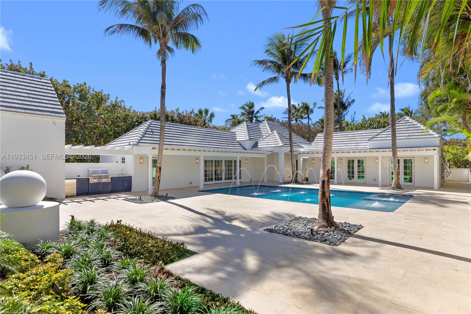 43 N Beach Rd Jupiter Island, FL 33455