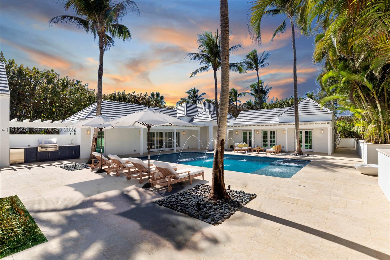 43 N Beach Rd Jupiter Island, FL 33455