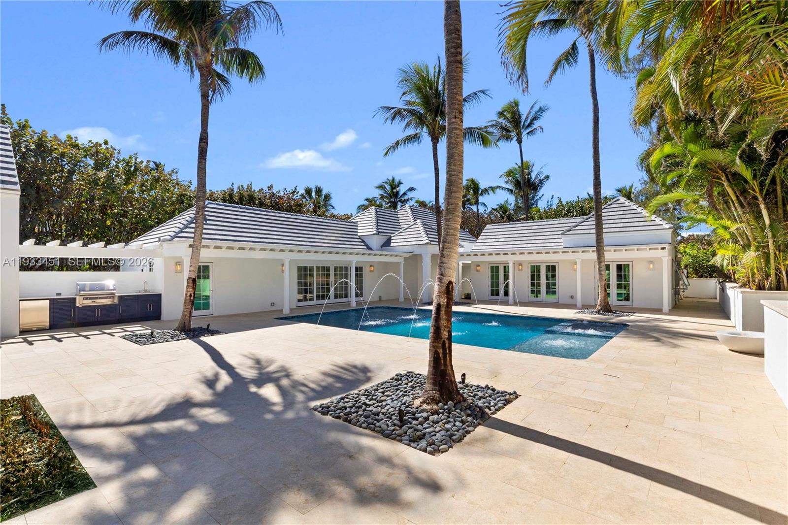 43 N Beach Rd Jupiter Island, FL 33455