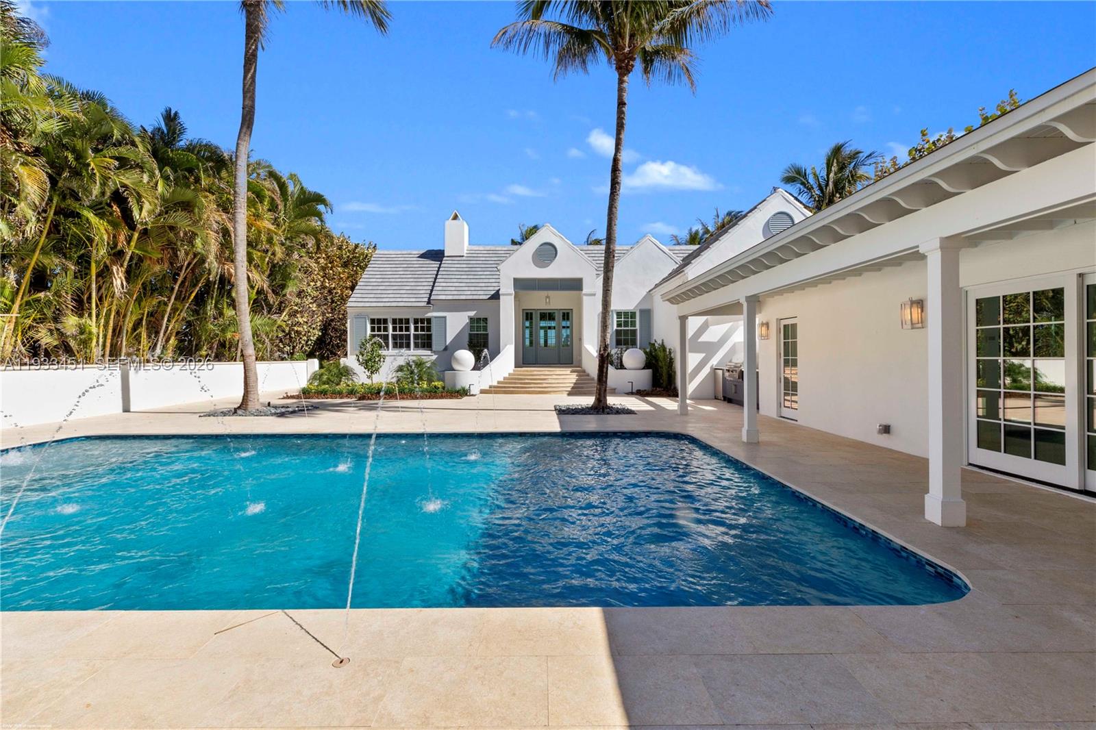 43 N Beach Rd Jupiter Island, FL 33455