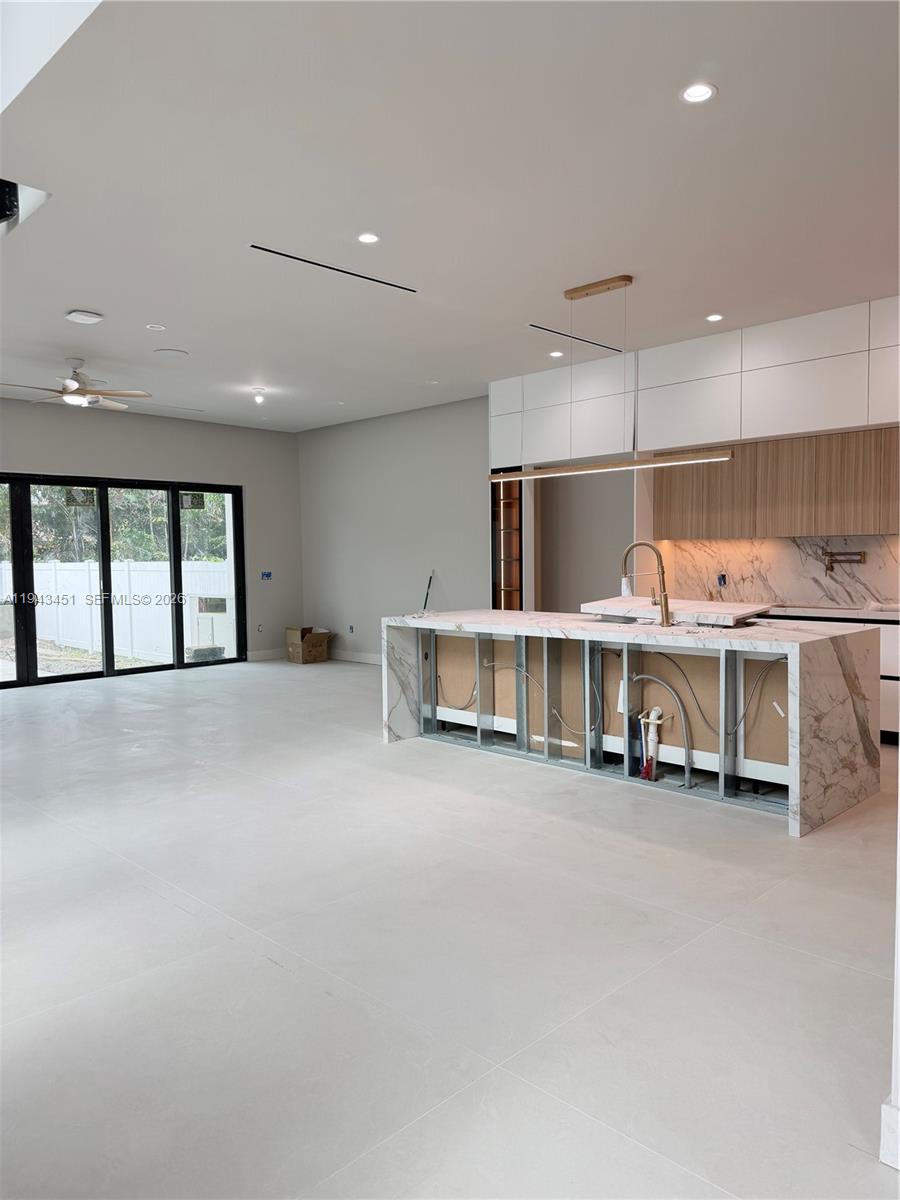 1135 NE 11th Ave Fort Lauderdale, FL 33304