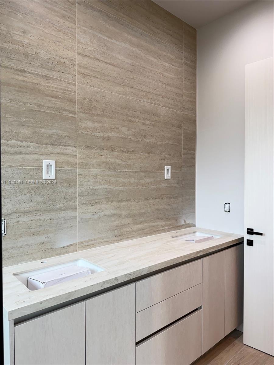 1135 NE 11th Ave Fort Lauderdale, FL 33304