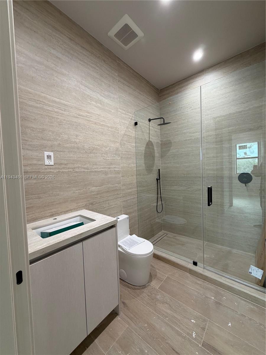 1135 NE 11th Ave Fort Lauderdale, FL 33304