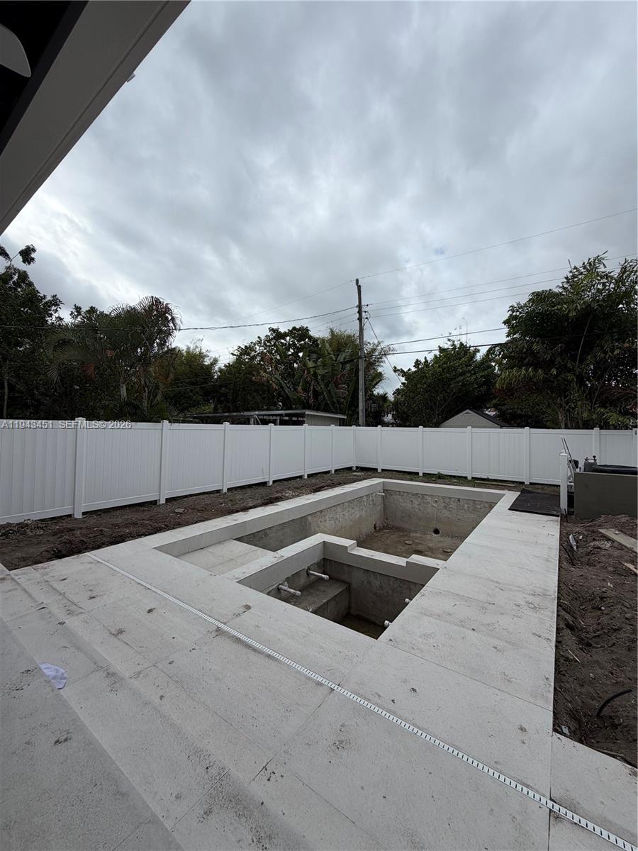 1135 NE 11th Ave Fort Lauderdale, FL 33304