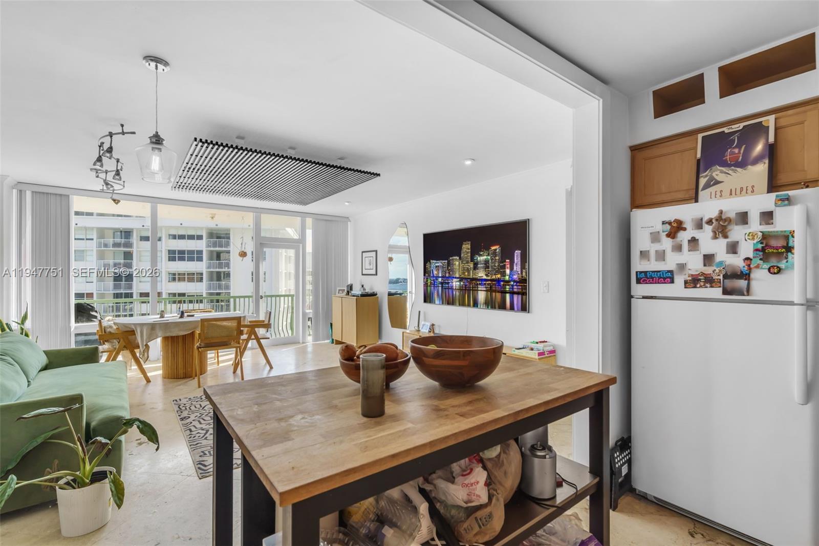 1408 Brickell Bay Dr #1206 Miami, FL 33131