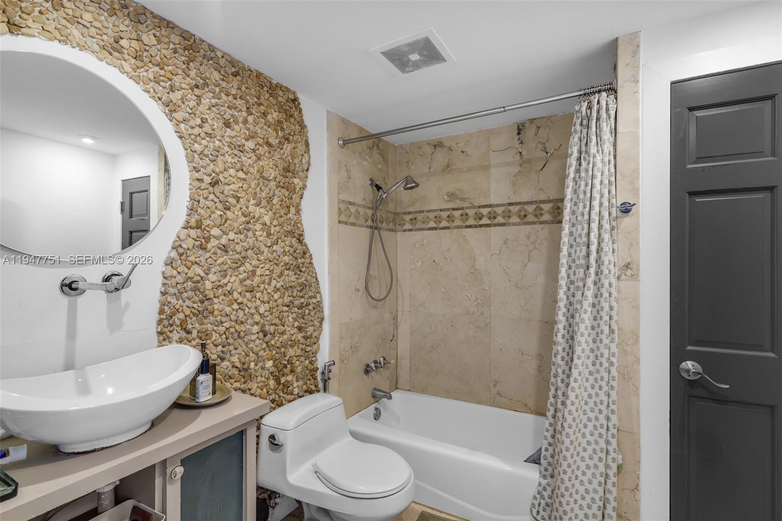 1408 Brickell Bay Dr #1206 Miami, FL 33131