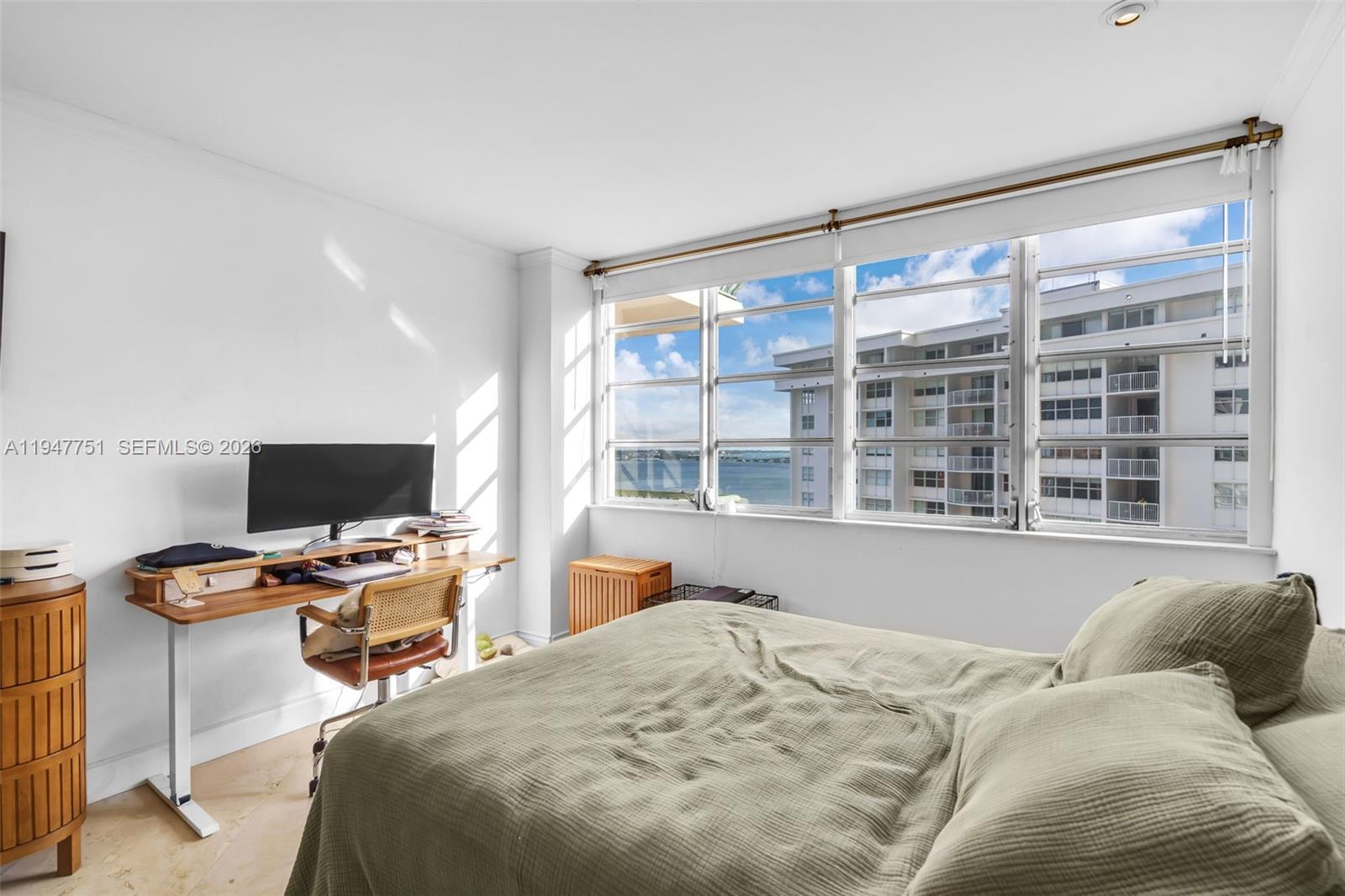 1408 Brickell Bay Dr #1206 Miami, FL 33131