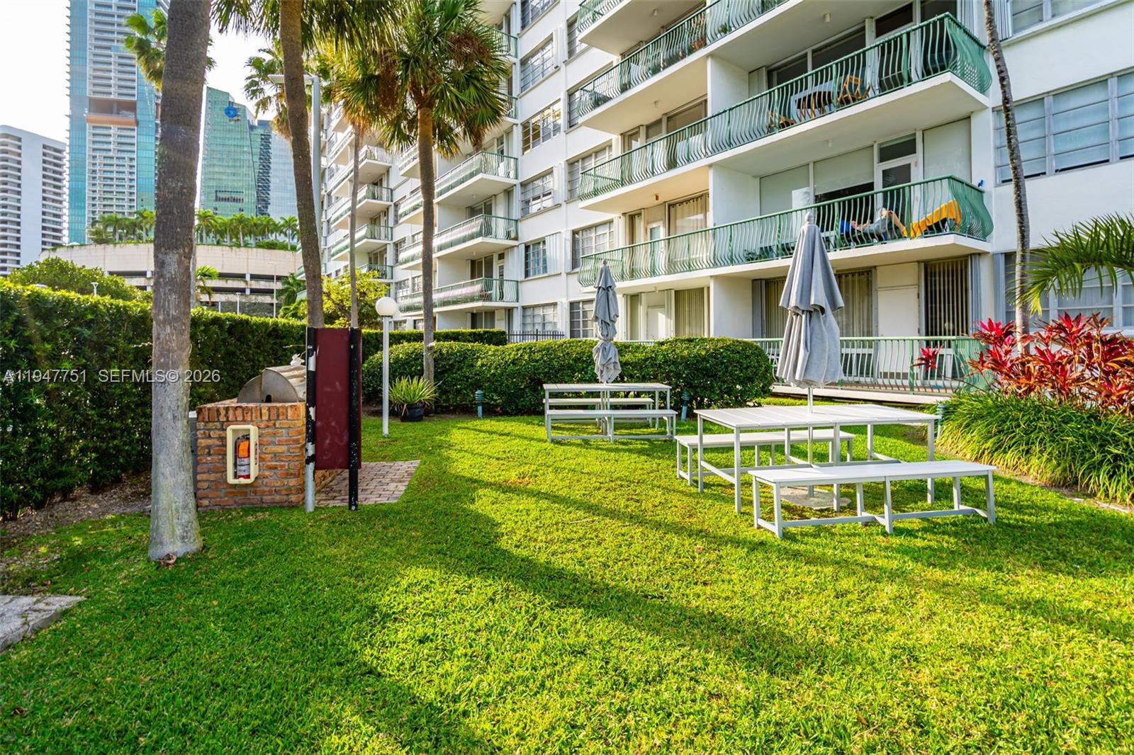 1408 Brickell Bay Dr #1206 Miami, FL 33131