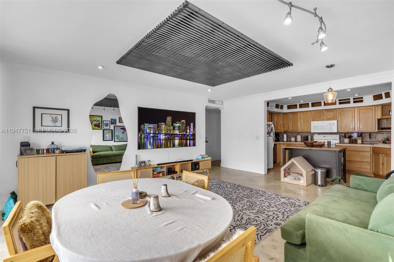 1408 Brickell Bay Dr #1206 Miami, FL 33131