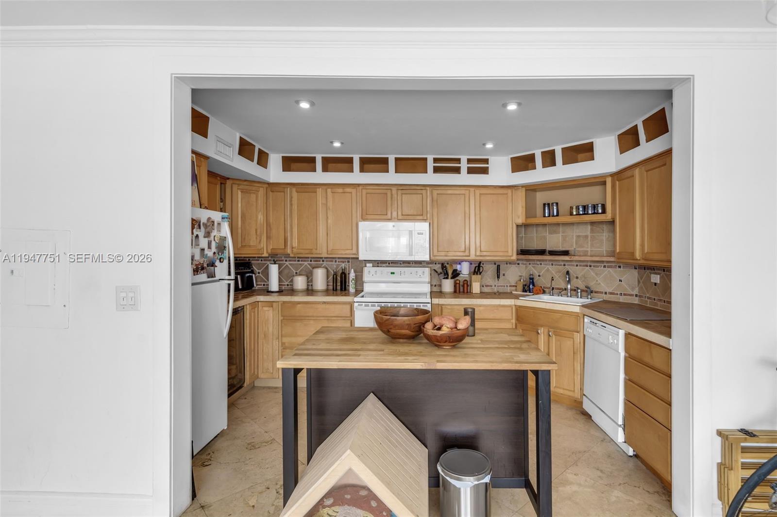 1408 Brickell Bay Dr #1206 Miami, FL 33131