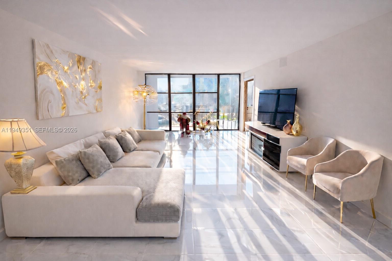 800 Parkview Dr #928