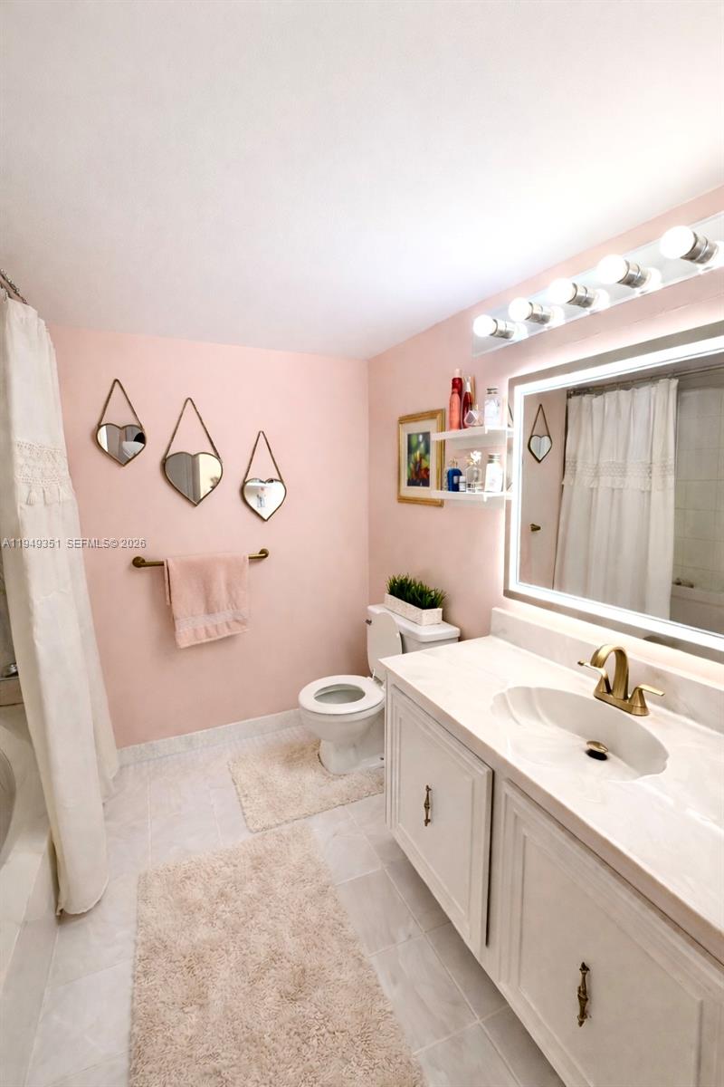 800 Parkview Dr #928 Hallandale Beach, FL 33009