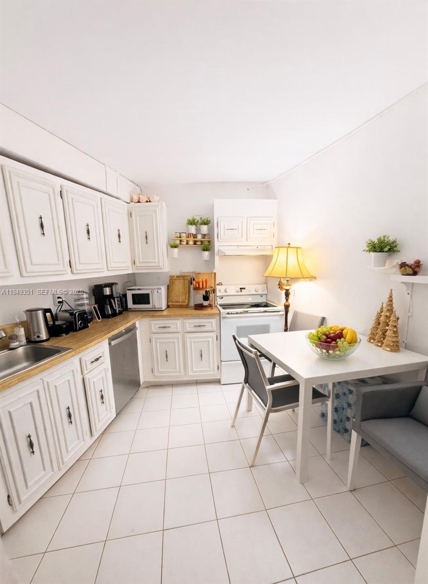 800 Parkview Dr #928 Hallandale Beach, FL 33009