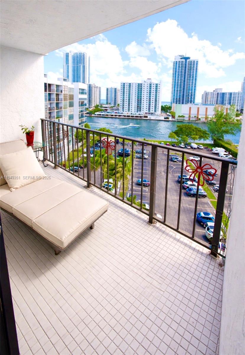 800 Parkview Dr #928 Hallandale Beach, FL 33009