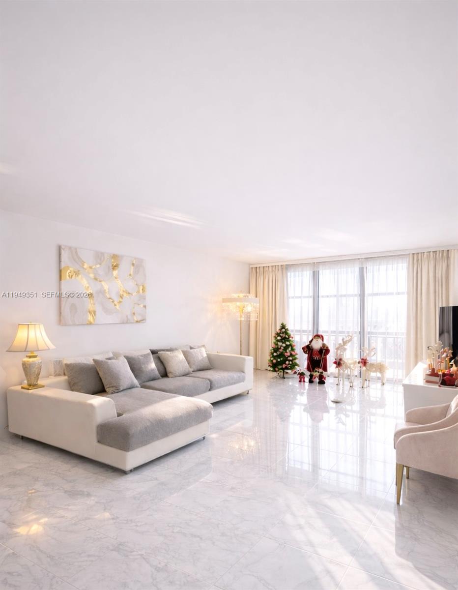 800 Parkview Dr #928 Hallandale Beach, FL 33009