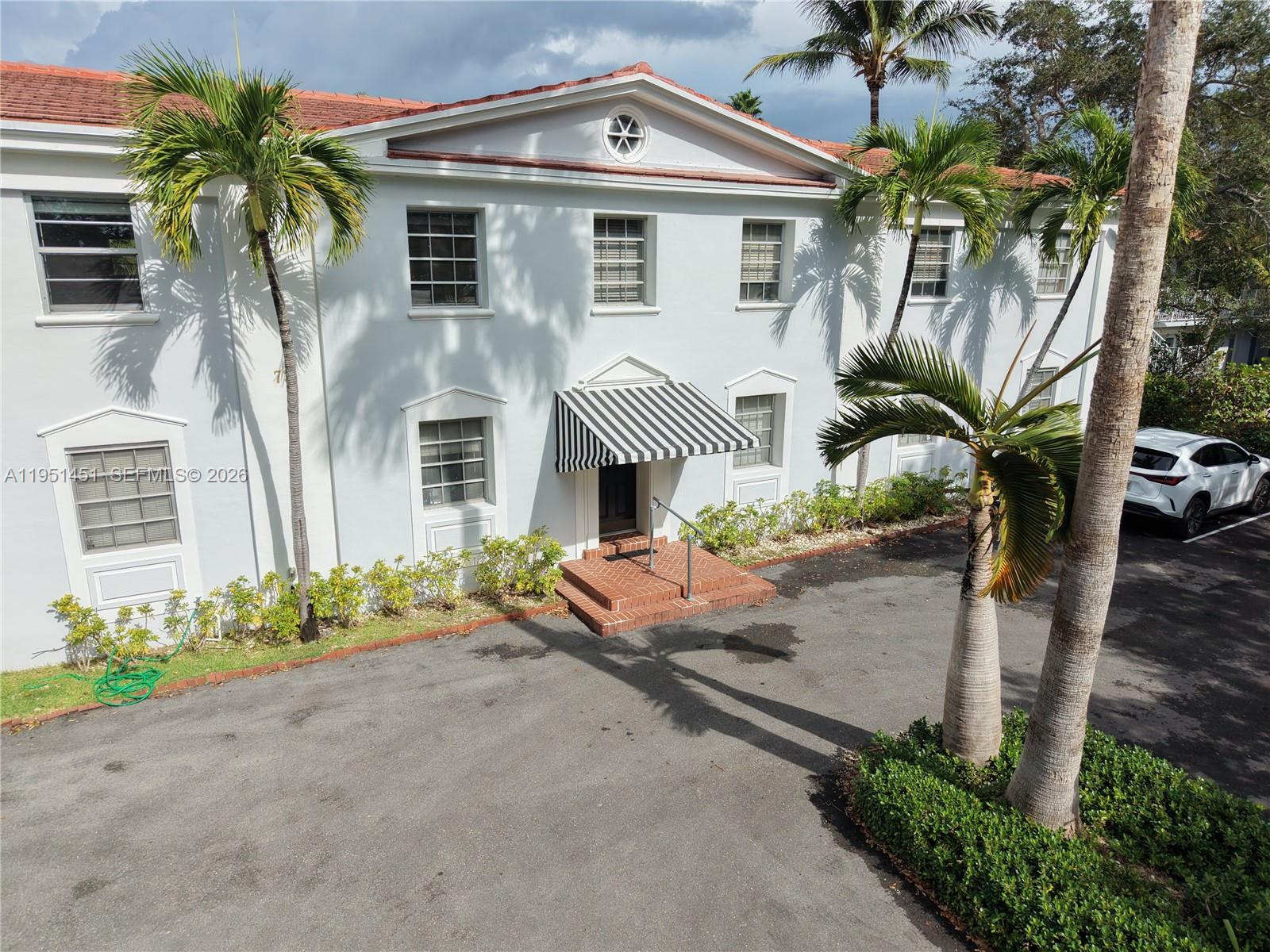 73 Edgewater Dr #3 Coral Gables, FL 33133