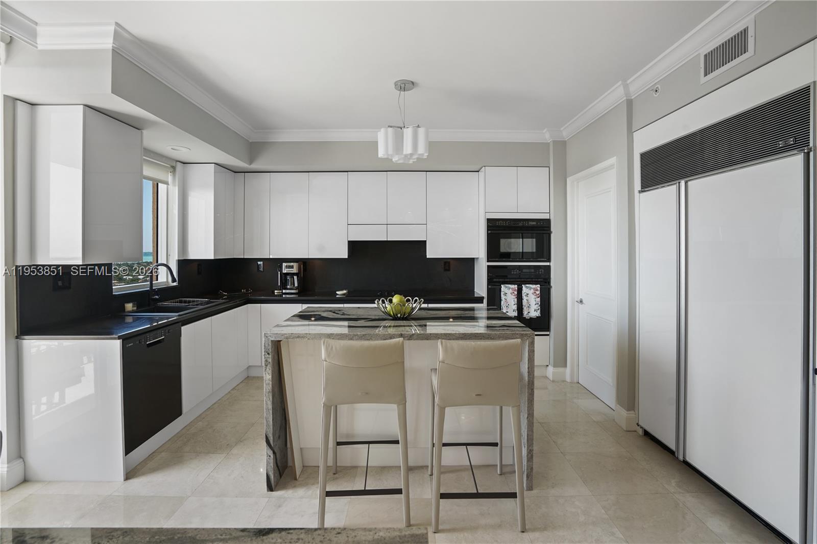 789 Crandon Blvd #1805 Key Biscayne, FL 33149