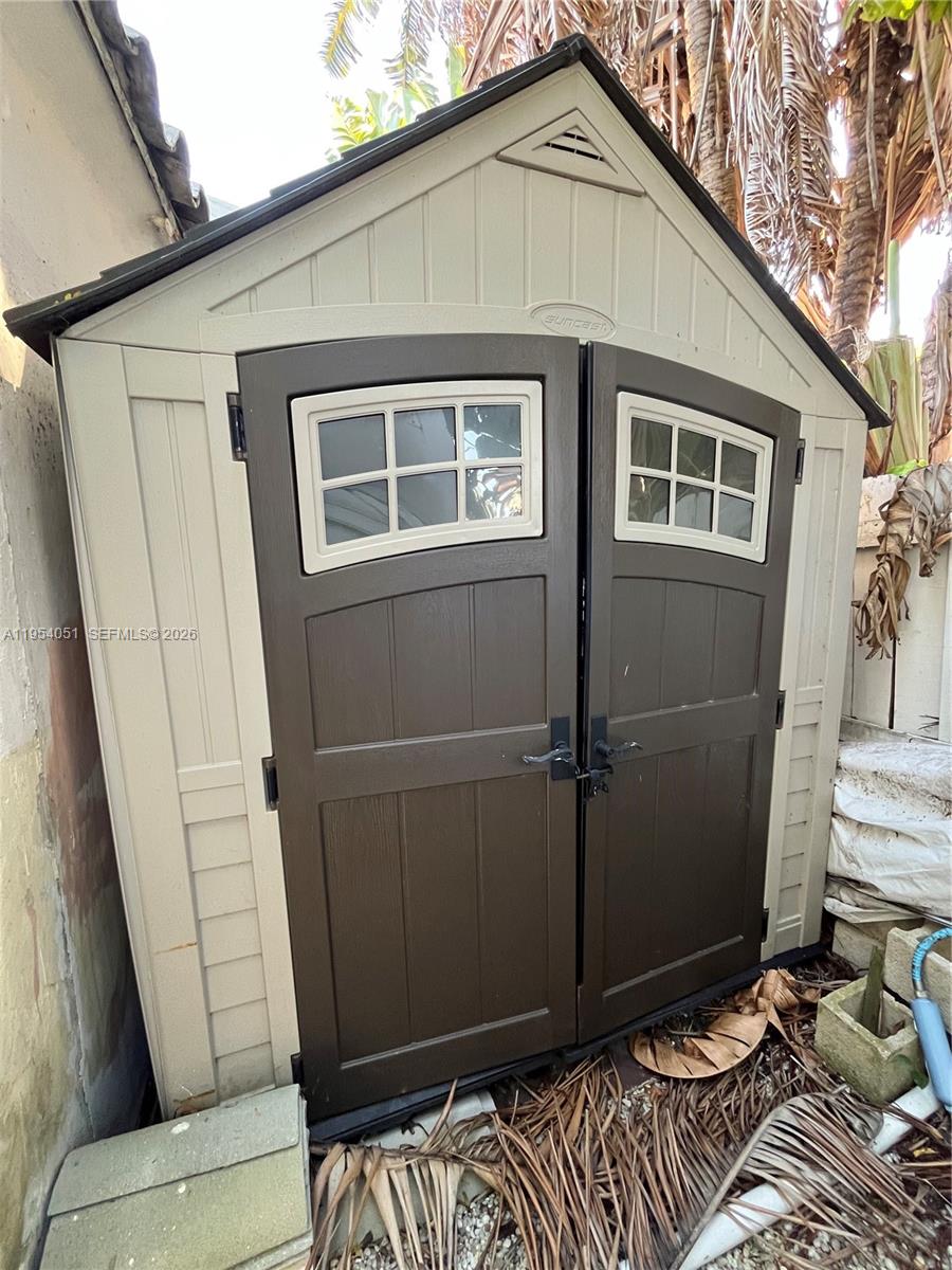 6 Farrey Ln Miami Beach, FL 33139