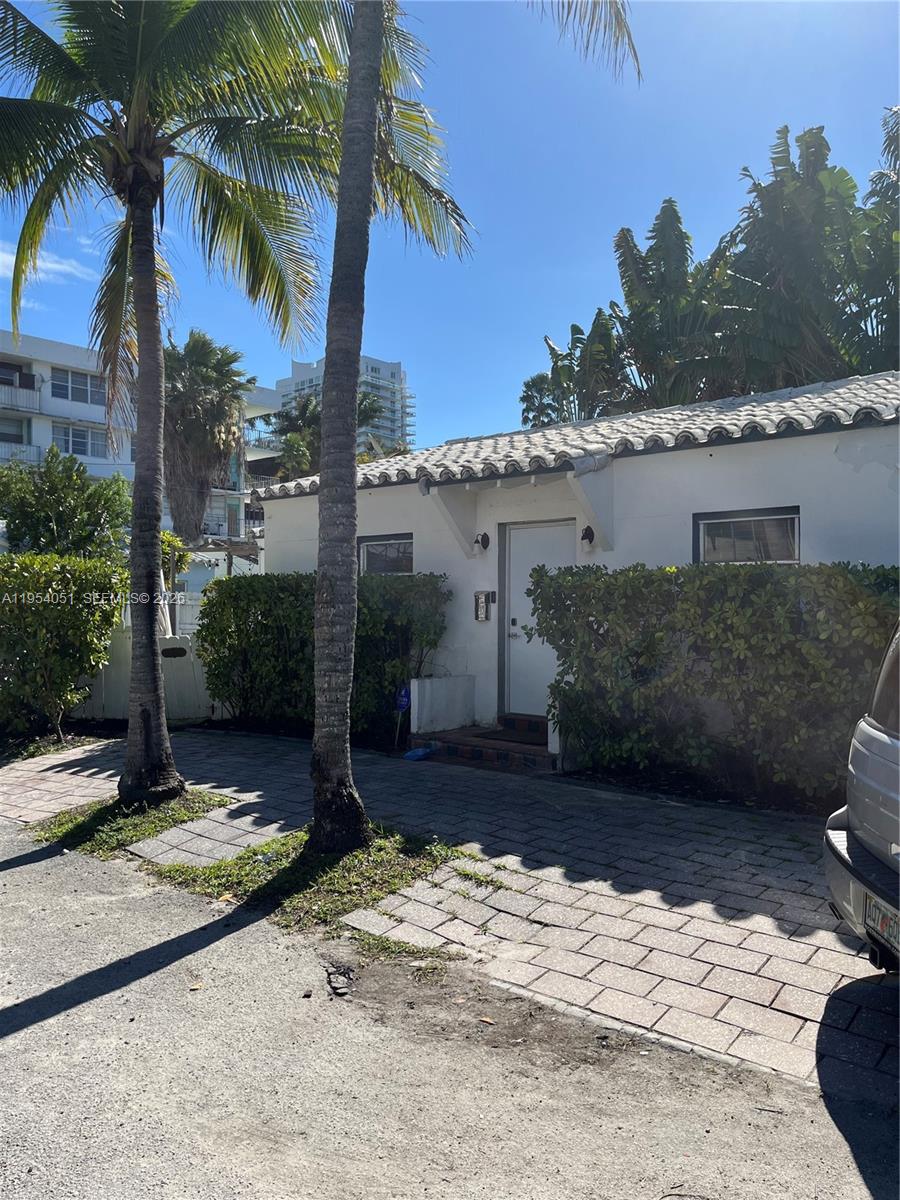 6 Farrey Ln Miami Beach, FL 33139