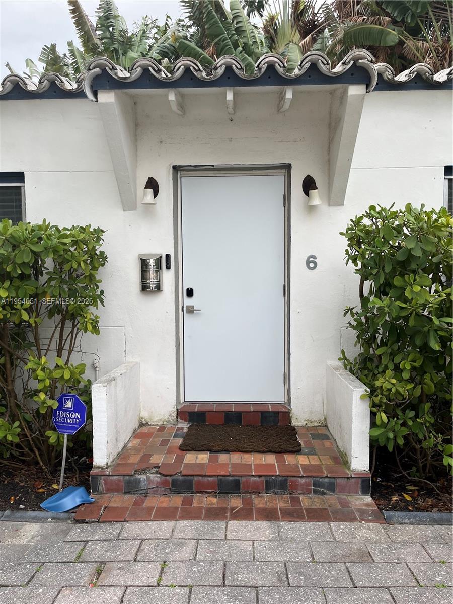 6 Farrey Ln Miami Beach, FL 33139
