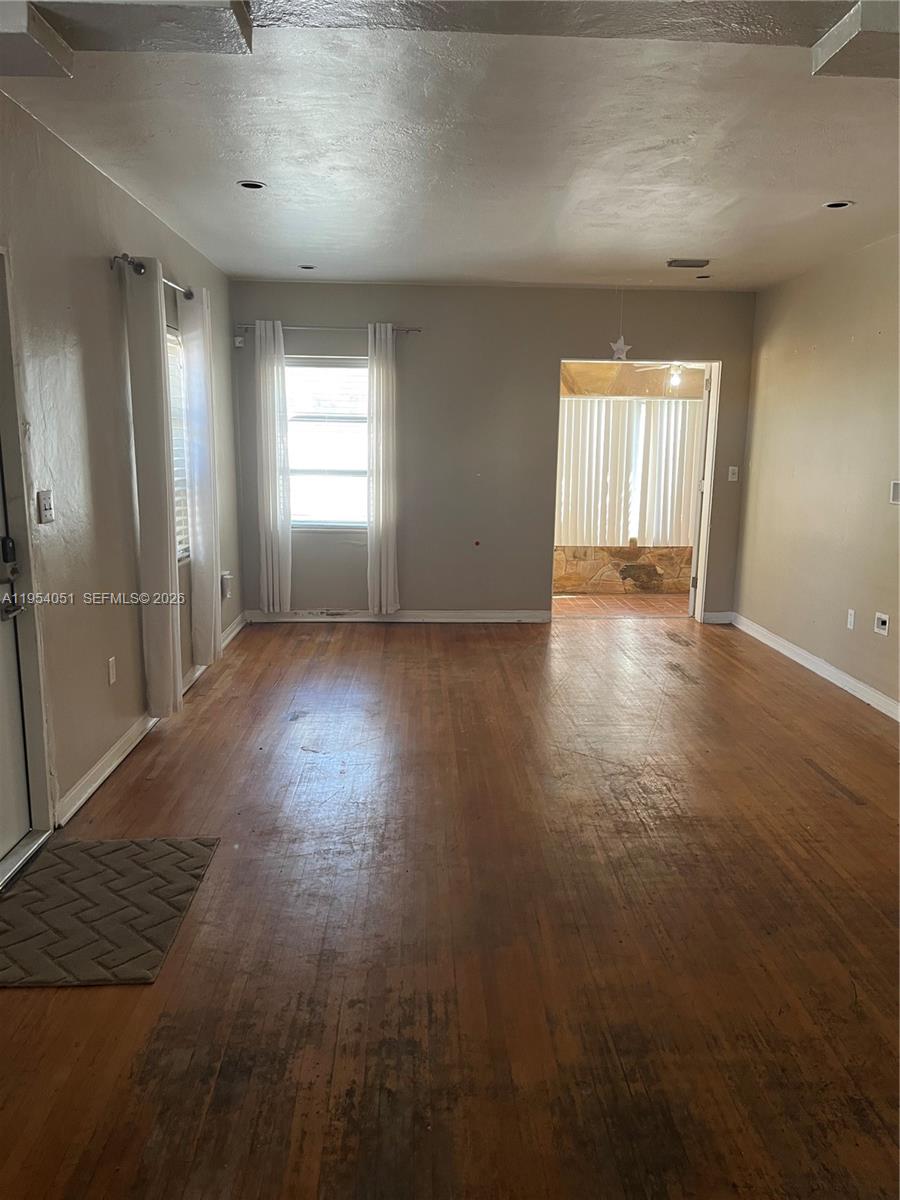 6 Farrey Ln Miami Beach, FL 33139