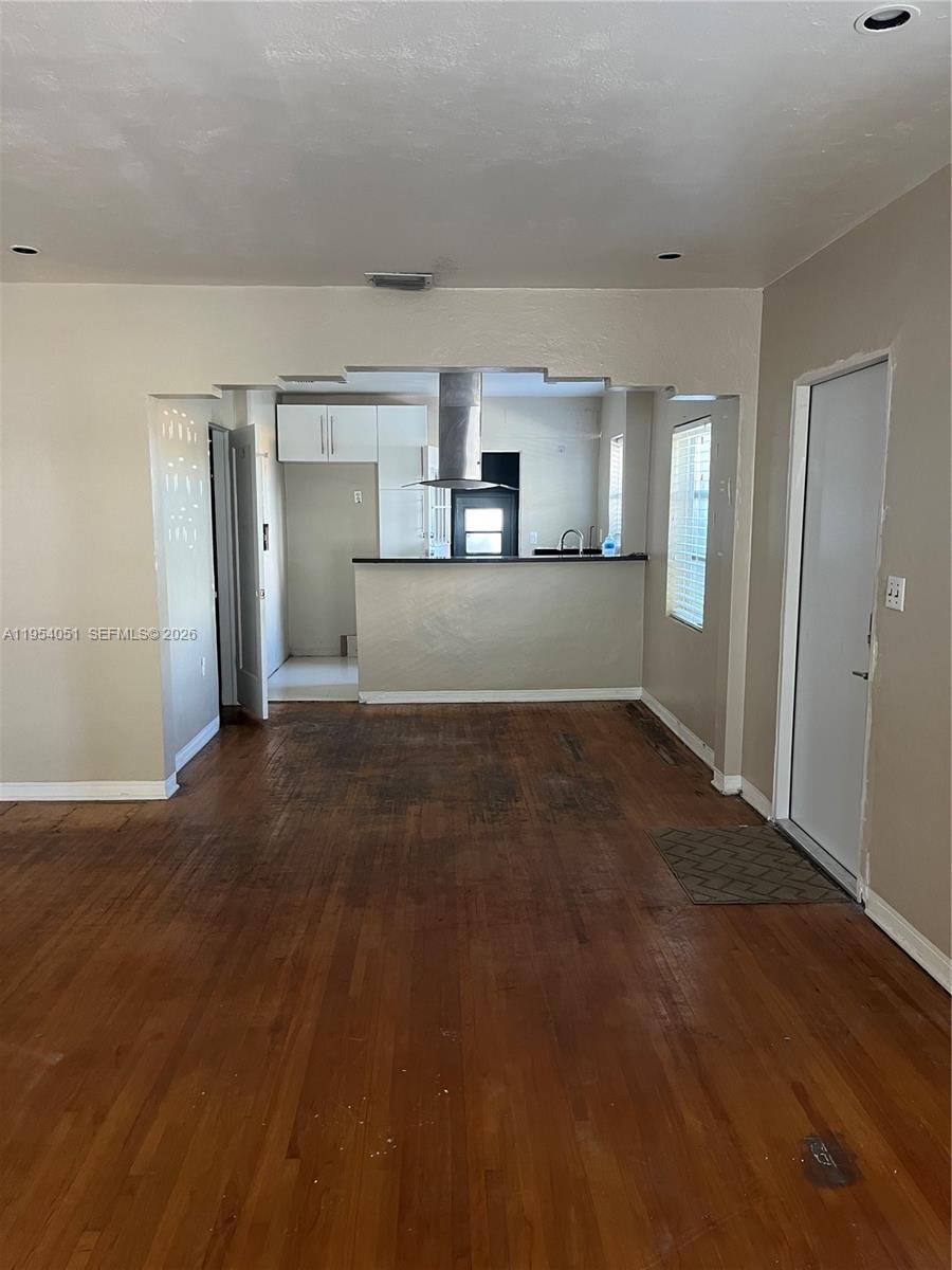 6 Farrey Ln Miami Beach, FL 33139