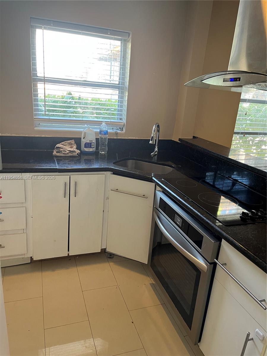 6 Farrey Ln Miami Beach, FL 33139