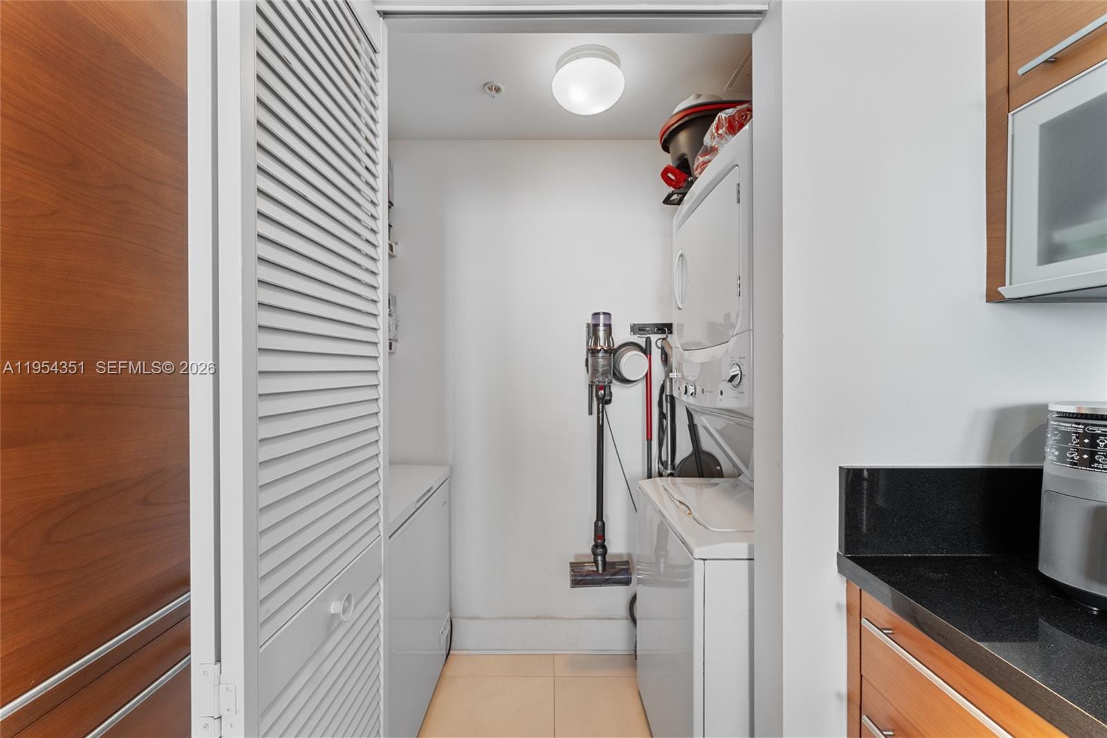 image Vizcayne South9