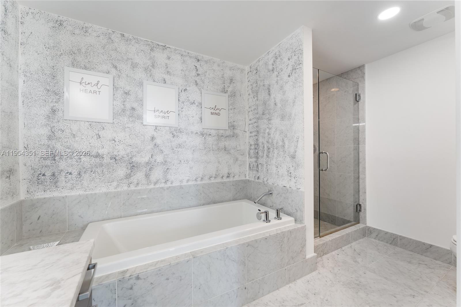 image Vizcayne South17