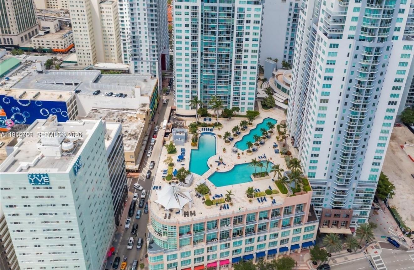 image Vizcayne South26