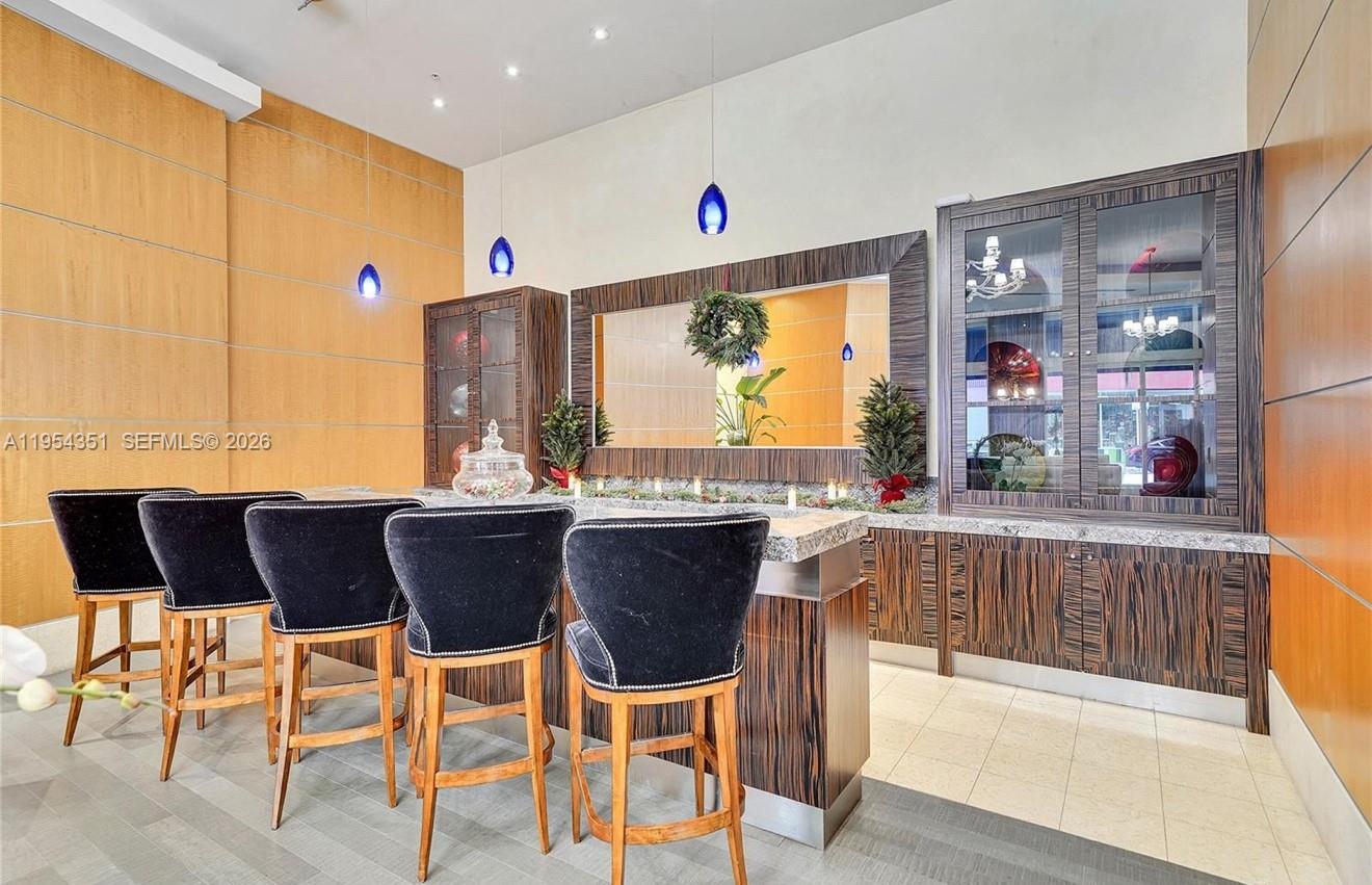 image Vizcayne South34