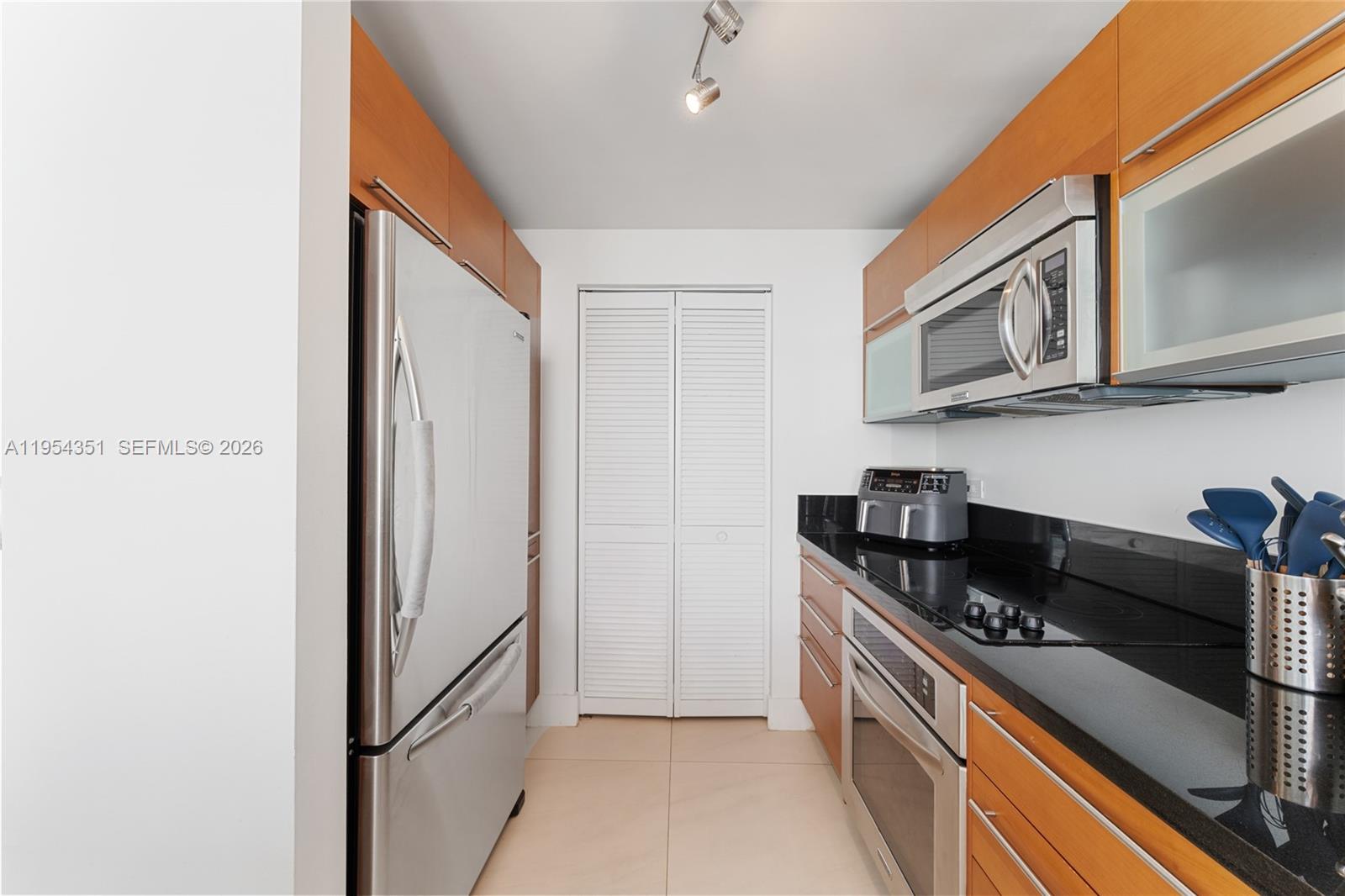 image Vizcayne South8