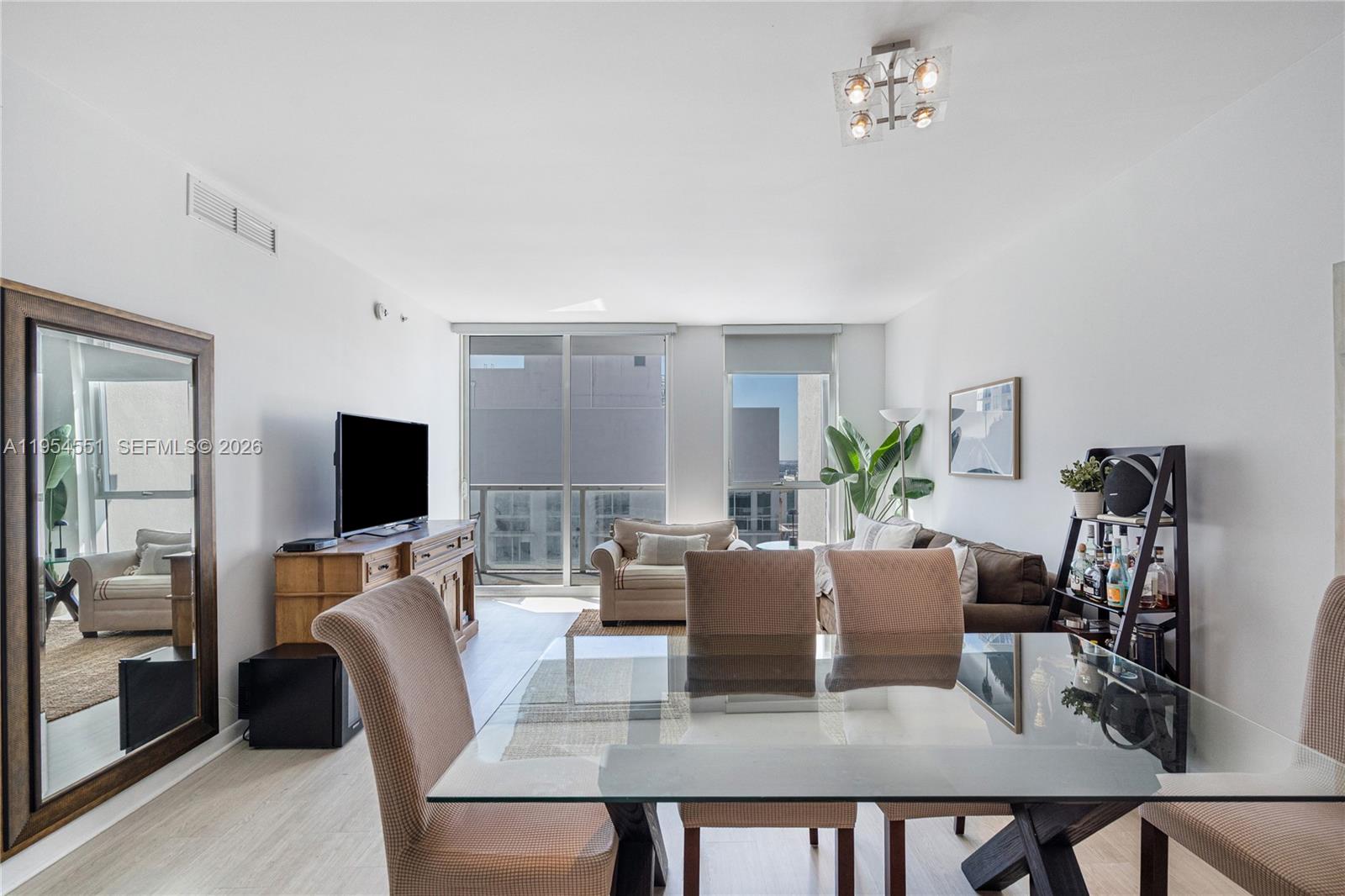 image Vizcayne South9