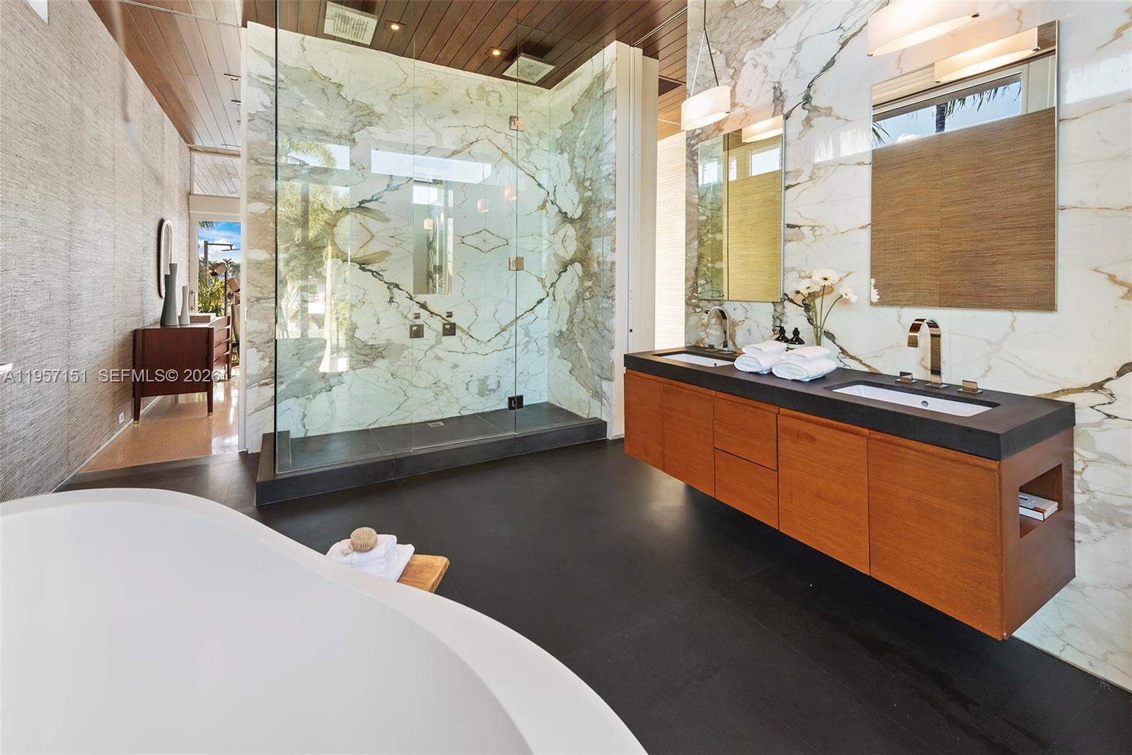 Undisclosed Address Miami Beach, FL 33139