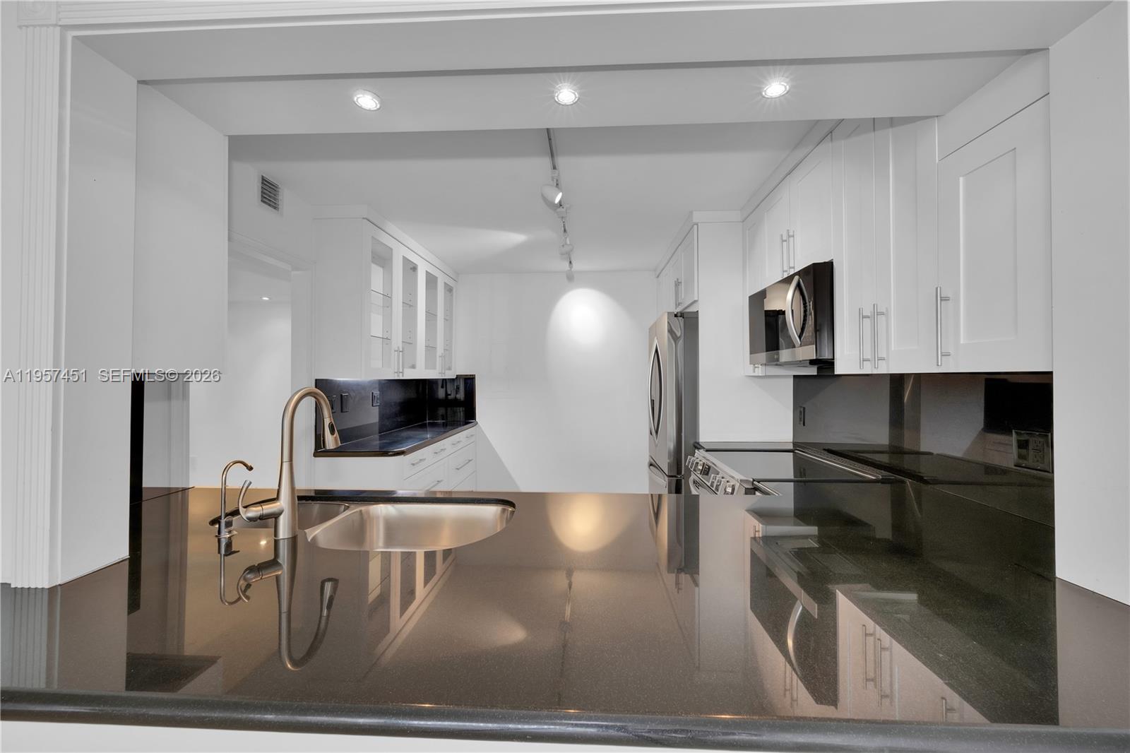 2 Grove Isle Dr #B907 Miami, FL 33133