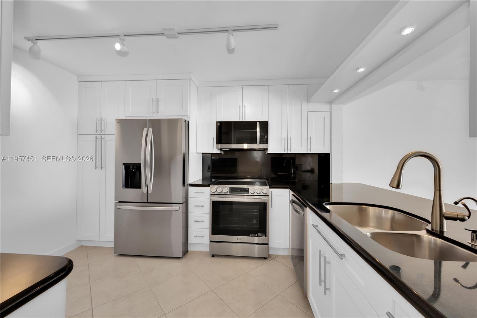 2 Grove Isle Dr #B907 Miami, FL 33133