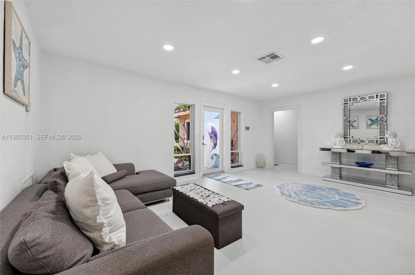 317 S Riverside Dr Pompano Beach, FL 33062