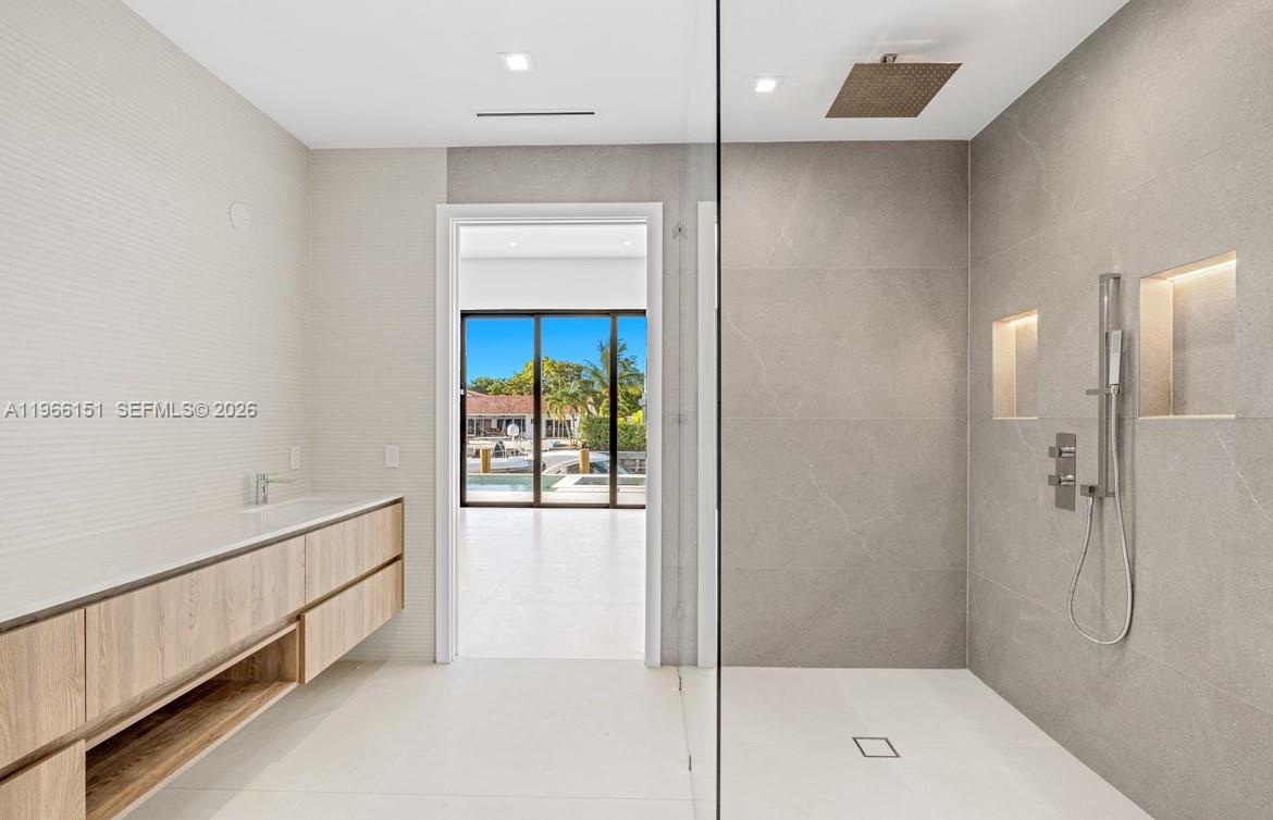 2050 S Hibiscus Dr North Miami, FL 33181