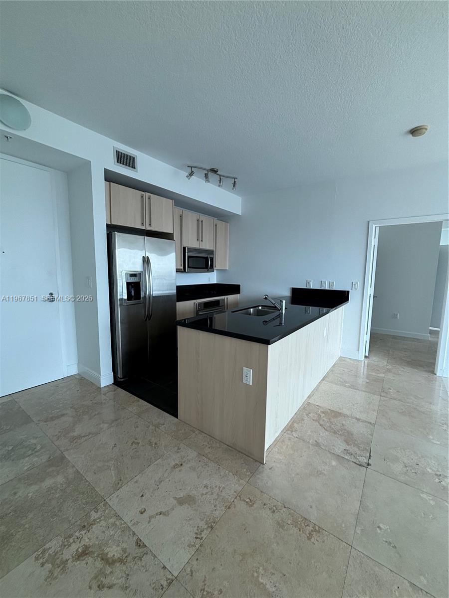 79 SW 12th St #2703-S Miami, FL 33130