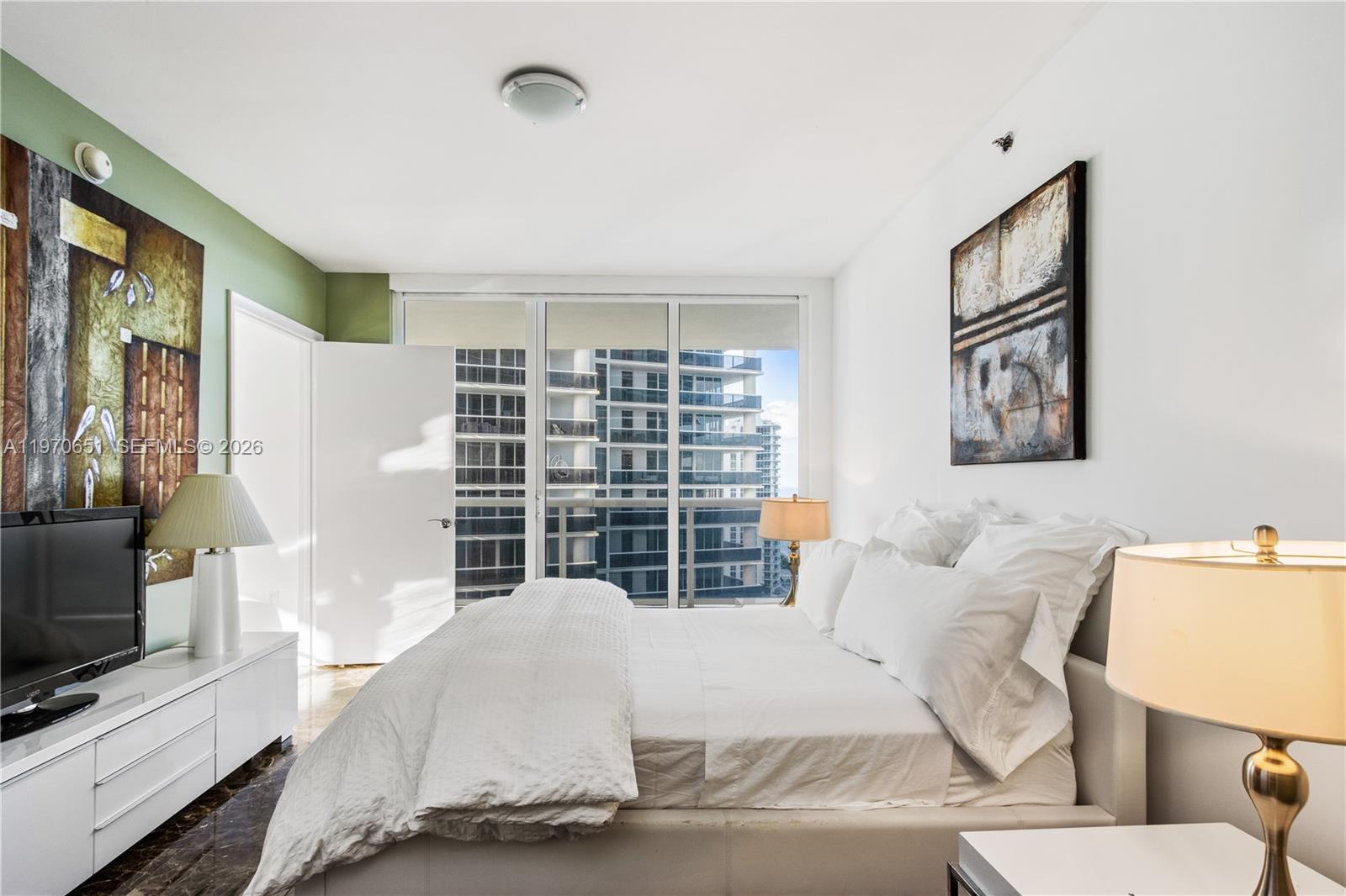 1830 S Ocean Dr #1908 Hallandale Beach, FL 33009