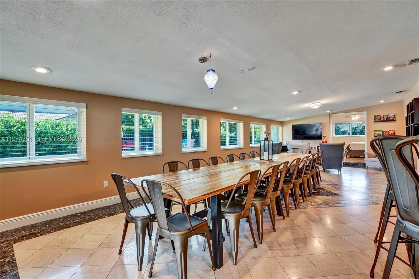 Undisclosed Address Palmetto Bay, FL 33157