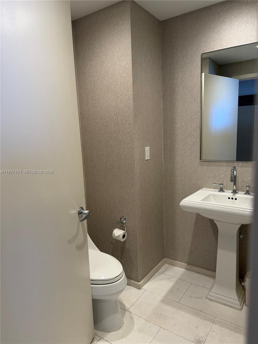 551 N Fort Lauderdale Bch Blvd #R2201 Fort Lauderdale, FL 33304