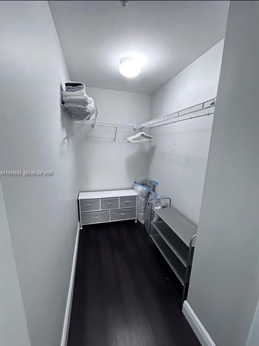 image Vizcayne North30