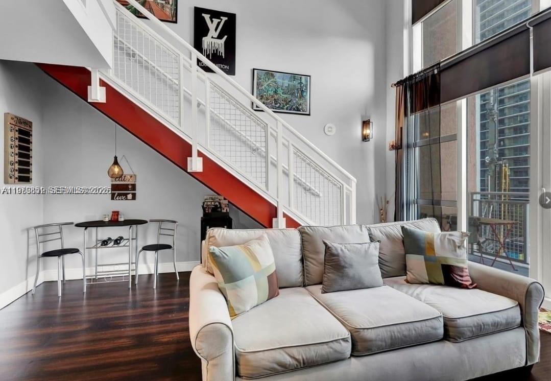 image Vizcayne North38