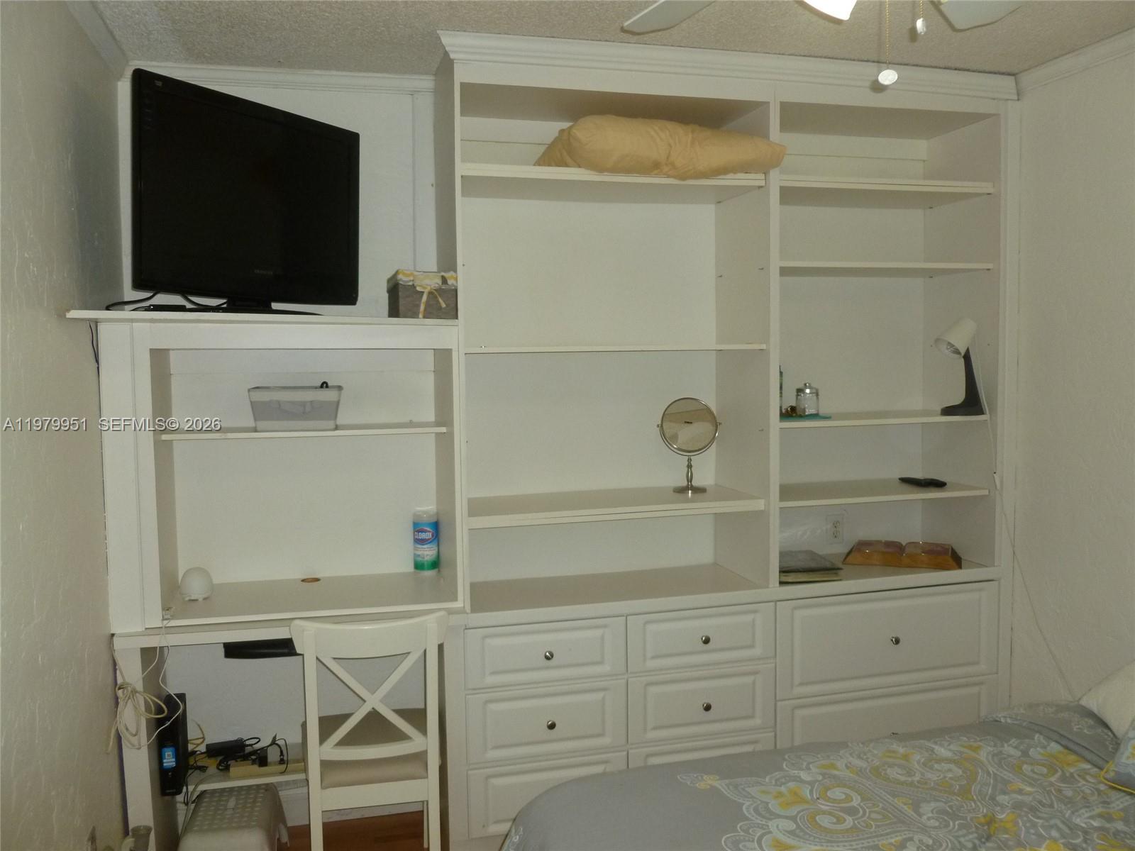 3261 NW 14th St Miami, FL 33125