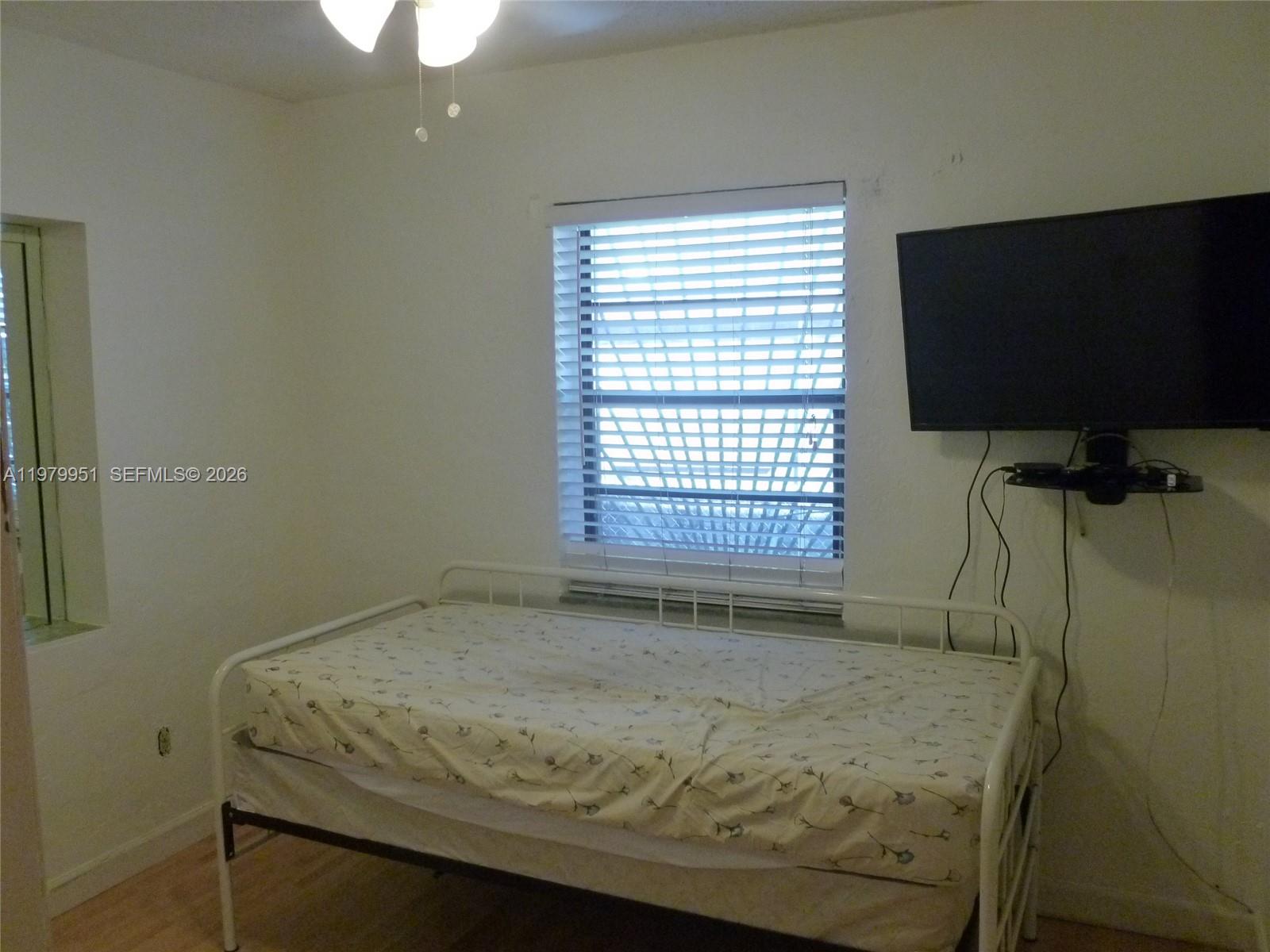 3261 NW 14th St Miami, FL 33125